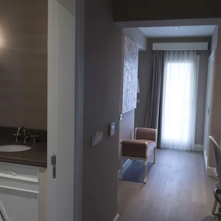 Ena Boutique & Residences Szálloda