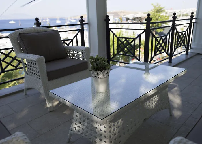 Ena Boutique & Residences 4*