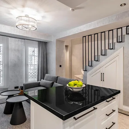 Hotell Ena Boutique & Residences 4*