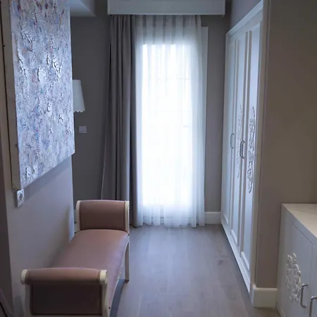 ホテル Ena Boutique & Residences 4*