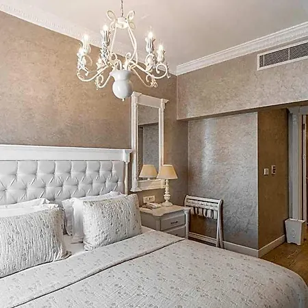 酒店 Ena Boutique & Residences 4*