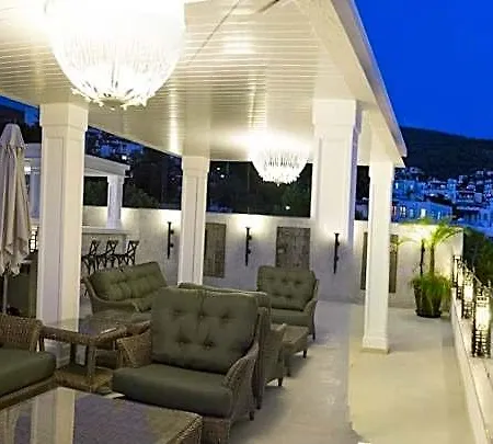 Ena Boutique & Residences Hotell 4*