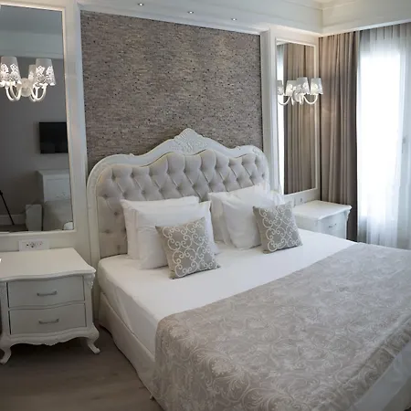 Hotel Ena Boutique & Residences 4*