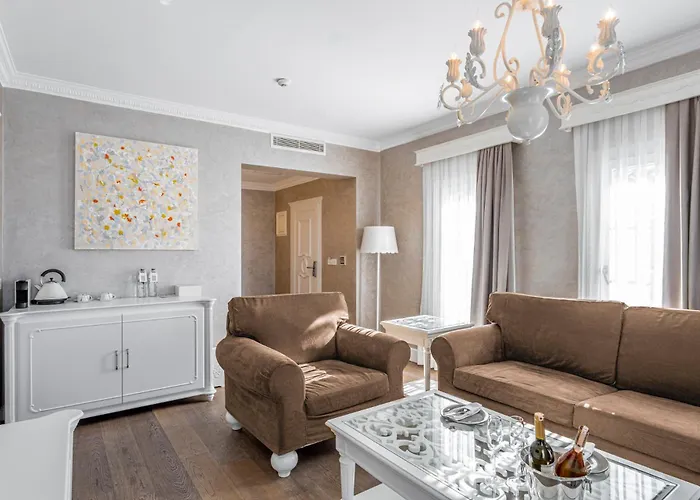 Ena Boutique & Residences Hotel 4*