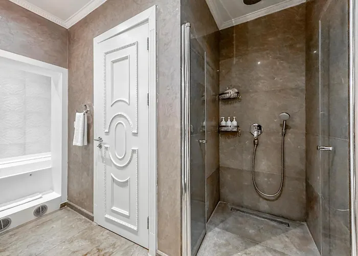 Ena Boutique & Residences Hotel 4*