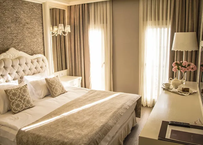Ena Boutique & Residences Hotel 4*