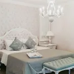 Ena Boutique & Residences מלון