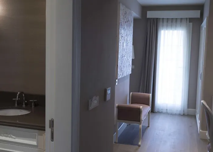 Ena Boutique & Residences Hotell